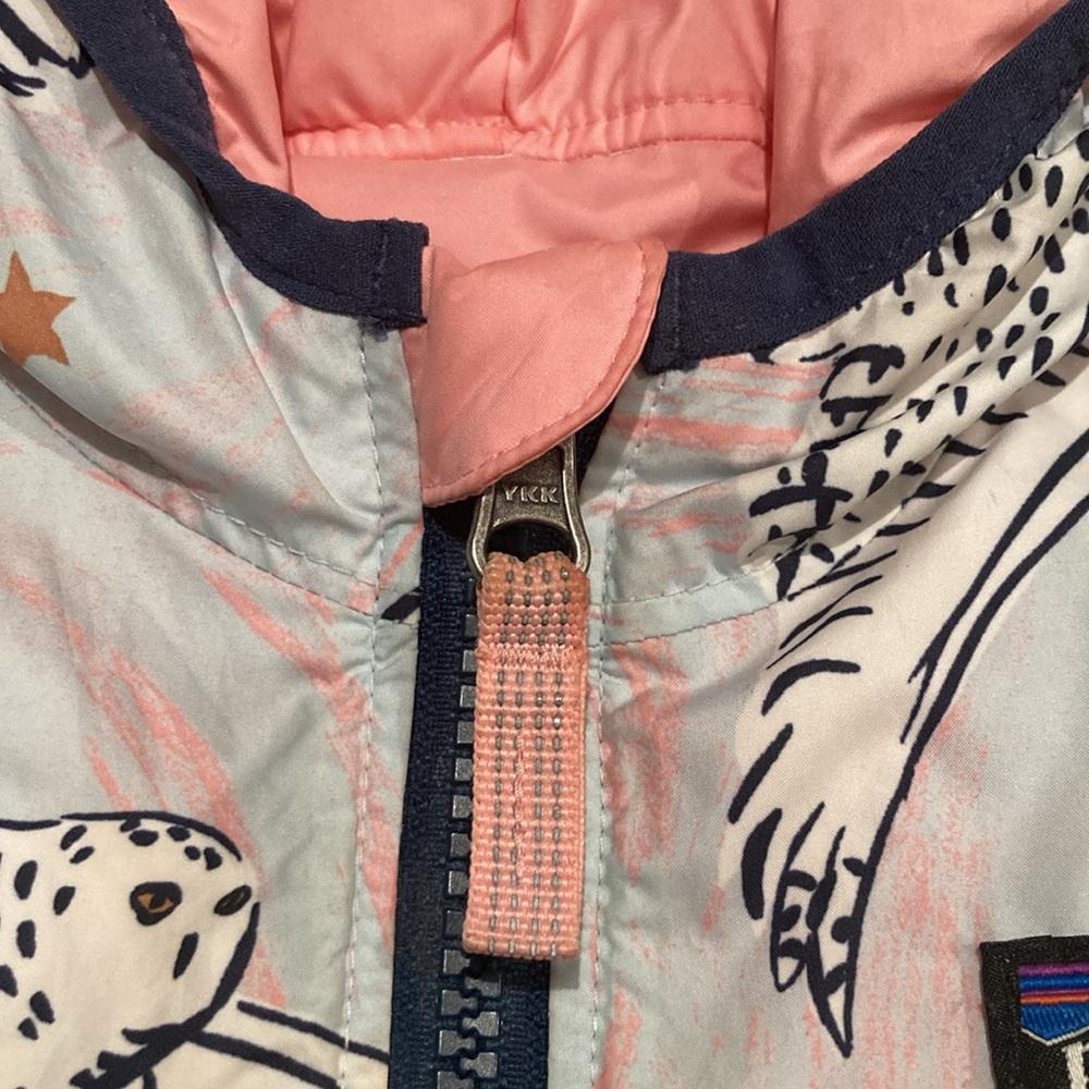 Size 3-6 mos Patagonia reversible hooded jacket - Picture 8 of 11